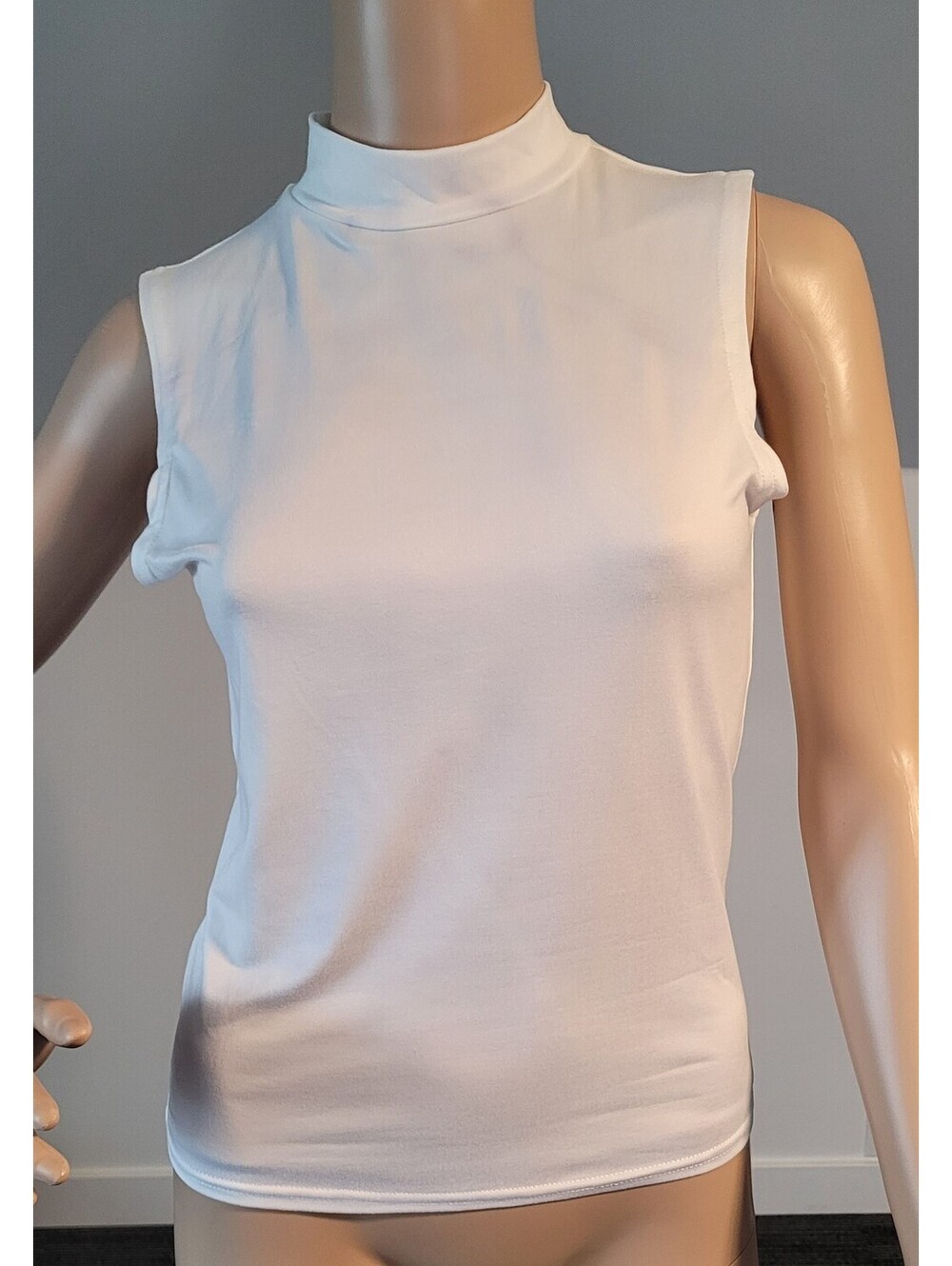 Brit & Bri White Summer Polyester Crewneck Tank Top Polyester/Spandex Small